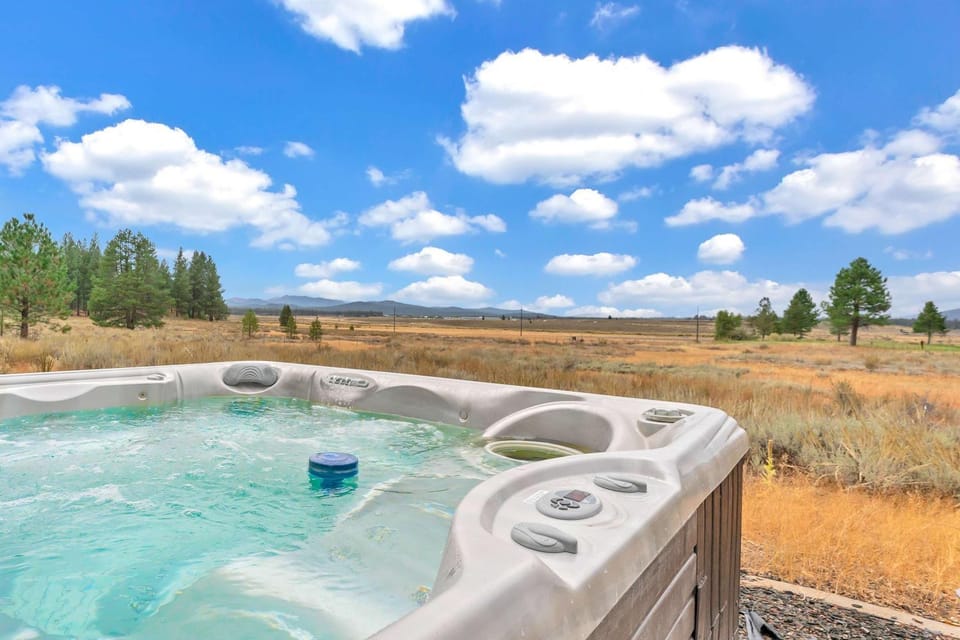 Secluded Tahoe Retreat by Northstar with Hot Tub House in Sierra Nevada