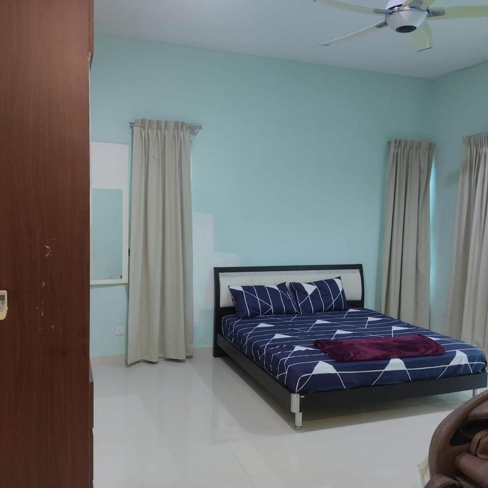 WeJDAN TWO POINT O WHOLE HOUSE BUT BUDGET PARTIAL BOOKING 2ROOMS 2BATHROOMS AND NEVER MIX WITH OTHERS AND YOUR TEAM ONLY BALIK PULAU, PENANG ISLAND House in Bayan Lepas