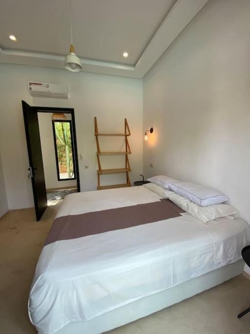 Bed, Bedroom, air conditioner
