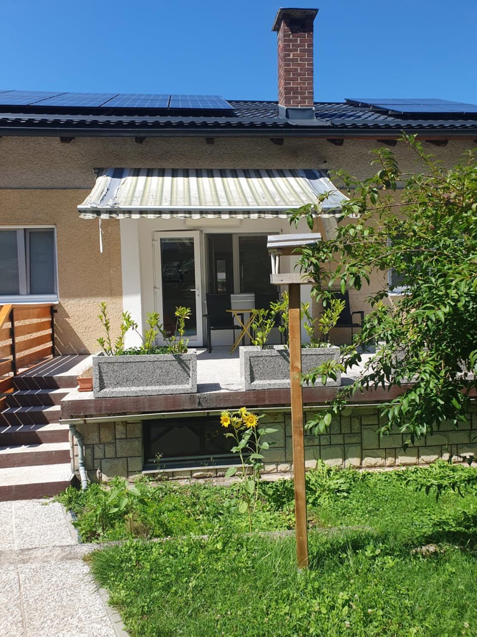 Fully equipped SIX BEDROOM HOUSE 15 kilometers from LAKE BLED - with a terrace, garden, playground, and parking Hostel in Slovenia