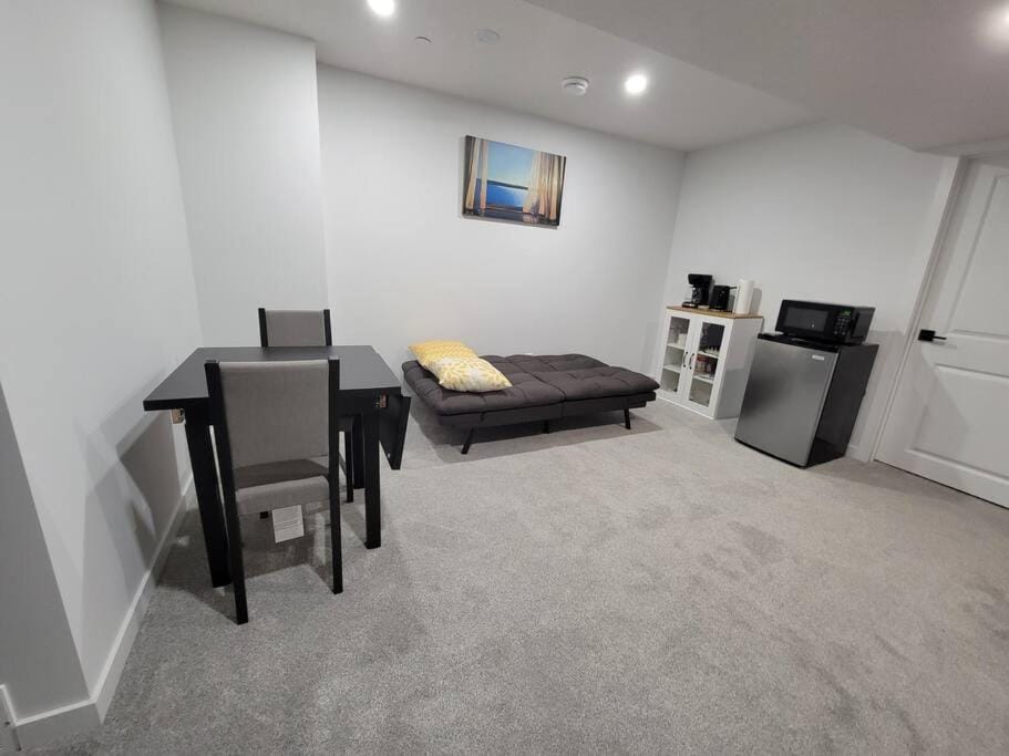 Khen Suite Apartment in Calgary