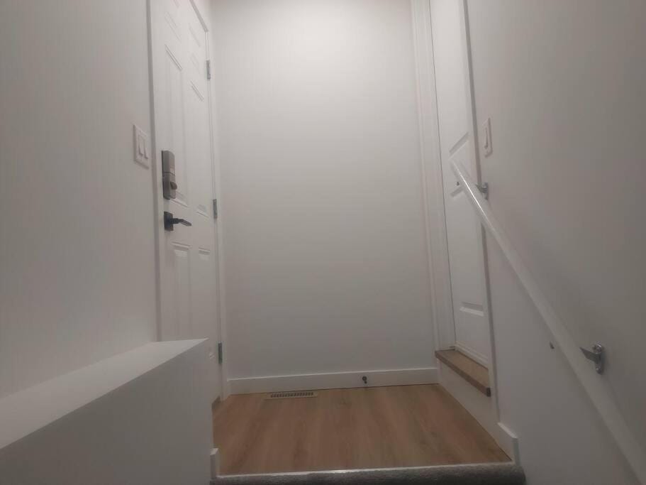 Khen Suite Apartment in Calgary