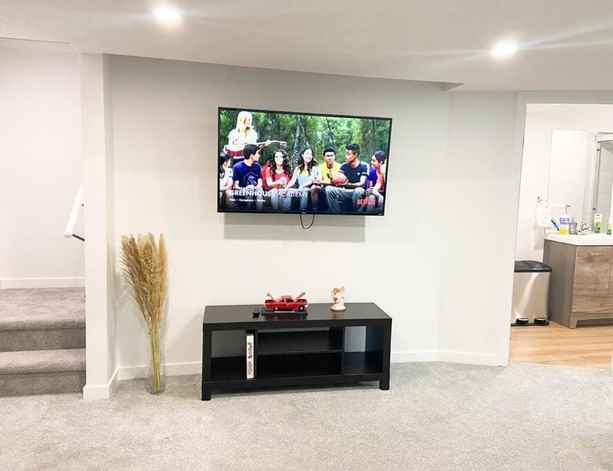 Khen Suite Apartment in Calgary