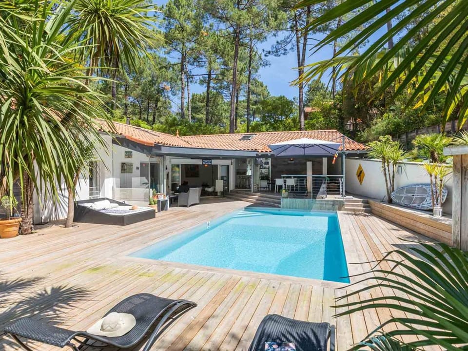 Villa d'architecte avec piscine chauffée et borne de recharge, parfaite pour des vacances en famille - FR-1-791-4 Villa in Hossegor