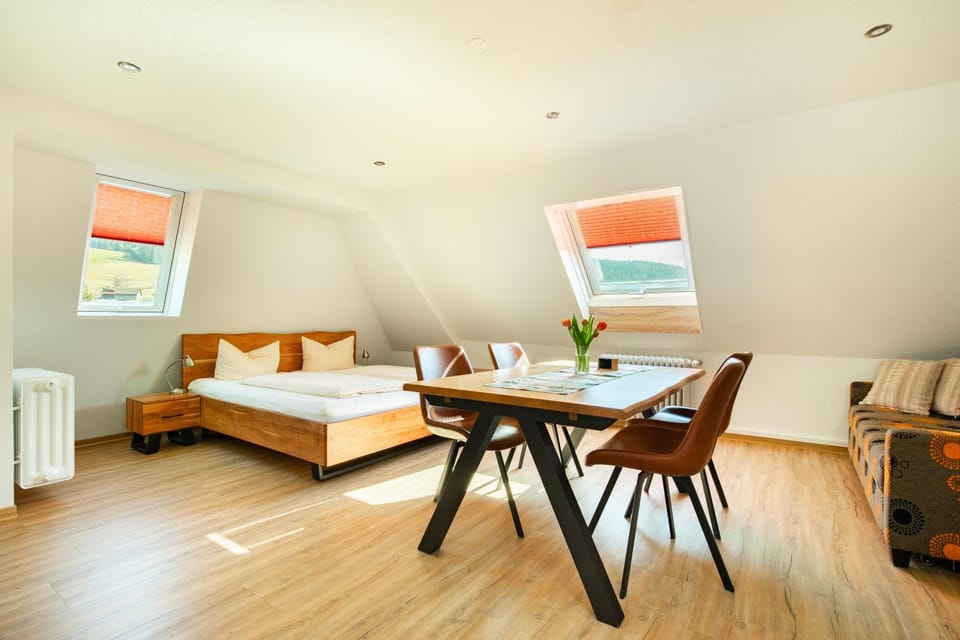 Bed, Living room, Seating area, Dining area