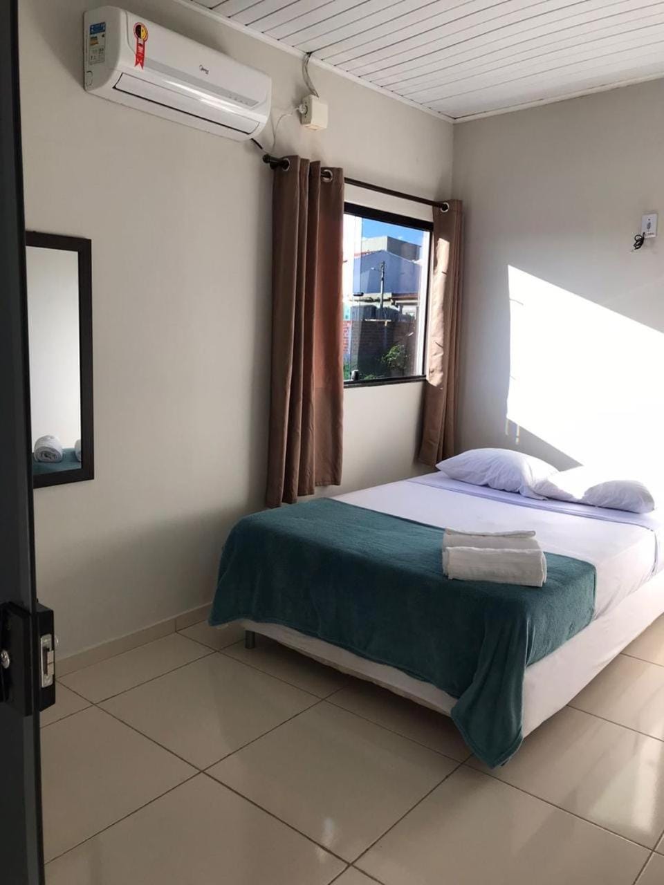 Bed, Bedroom, towels, air conditioner