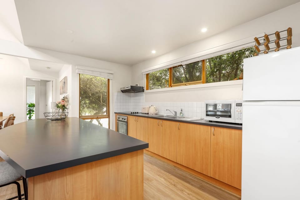 Otway Vista Five - BYO Linen House in Apollo Bay
