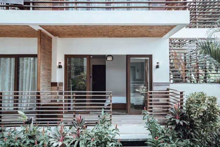 Property building, Patio, Day, Garden, View (from property/room), Balcony/Terrace, Garden view