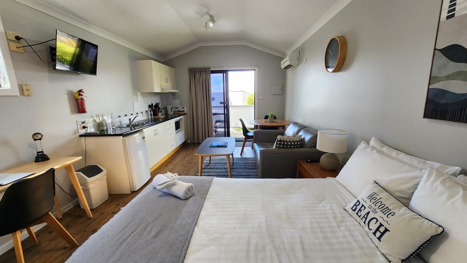 Bridport Beach Cottages Apartment hotel in Bridport