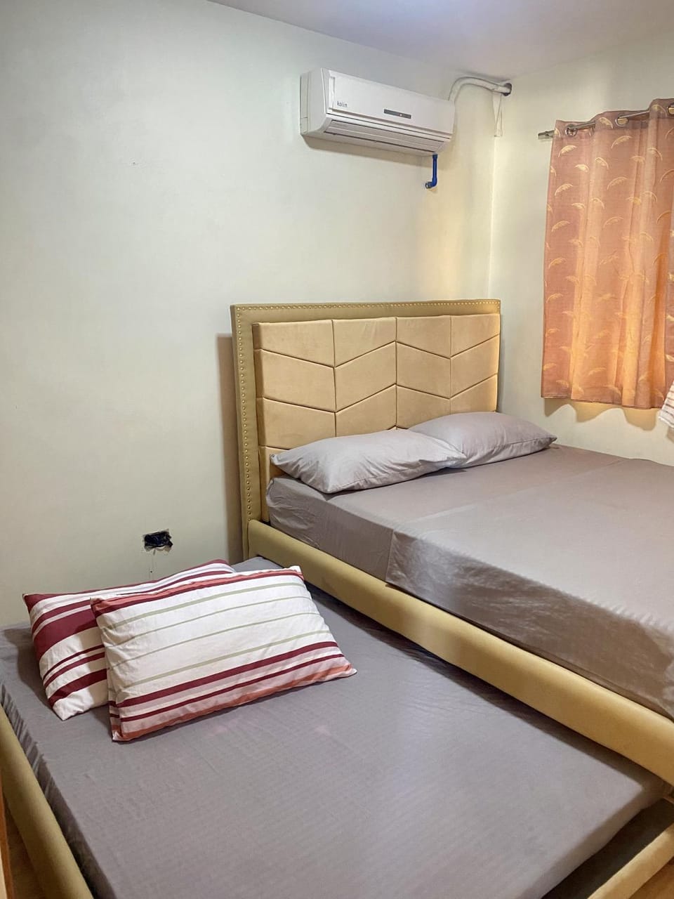 Bedroom, air conditioner