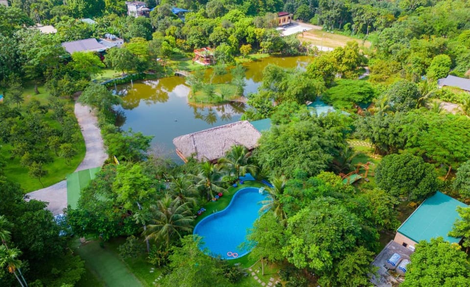 Property building, Bird's eye view, Swimming pool