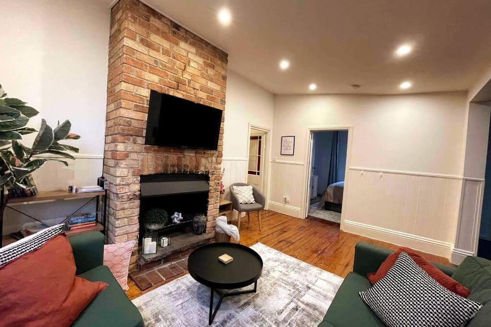 Communal lounge/ TV room, TV and multimedia, Living room, Seating area
