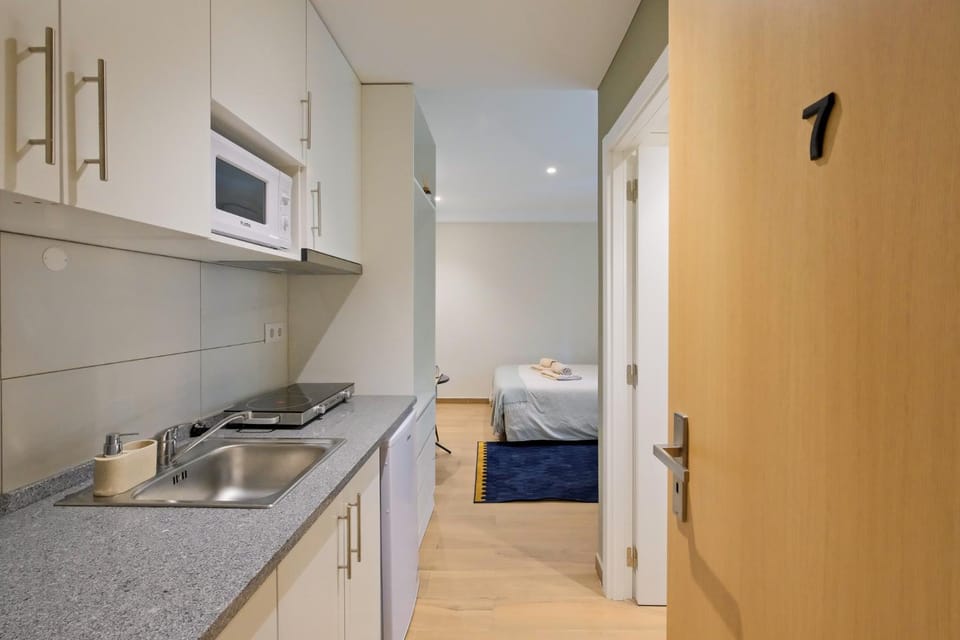 Lovely studio fully equipped near subway N7 Apartment in Lisbon