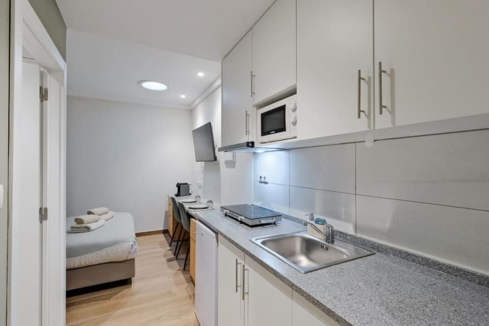 Lovely studio fully equipped near subway N9 Apartment in Lisbon