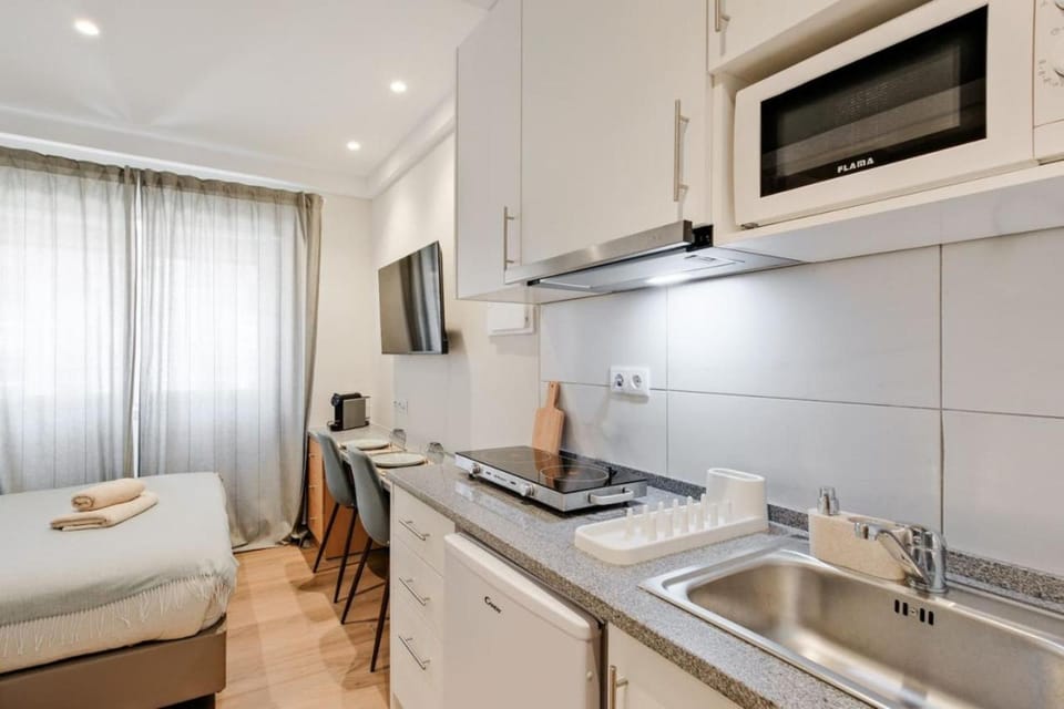 Lovely studio fully equipped near subway N13 Apartment in Lisbon