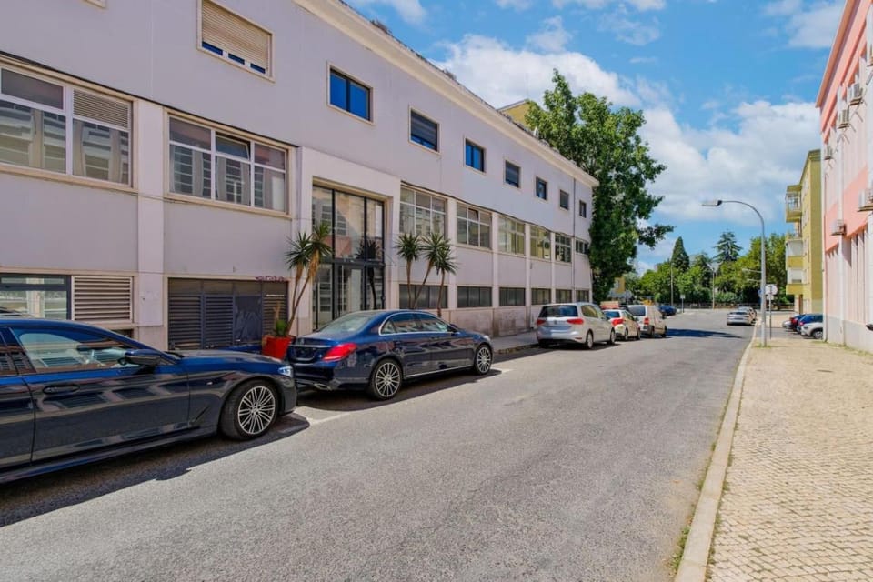 Lovely studio fully equipped near subway N3 Apartment in Lisbon