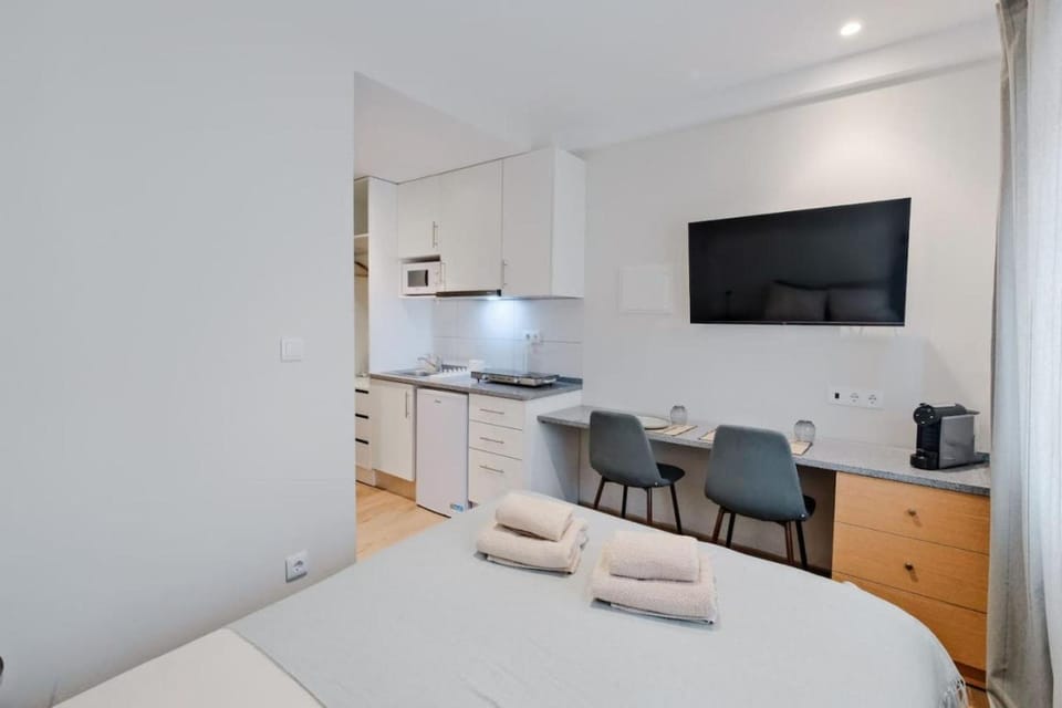 Lovely studio fully equipped near subway N4 Apartment in Lisbon