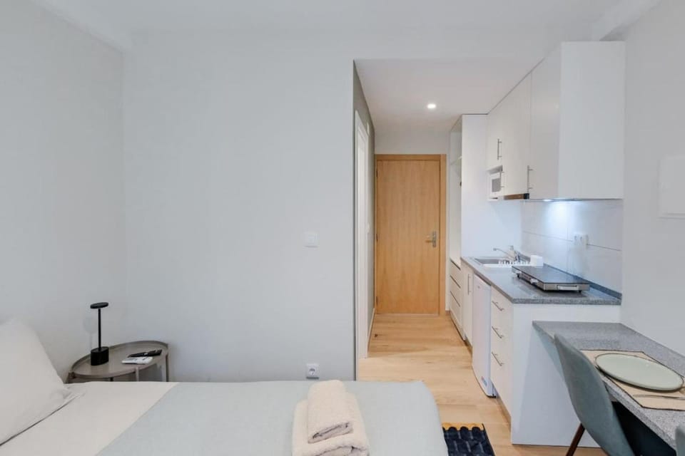 Lovely studio fully equipped near subway N4 Apartment in Lisbon