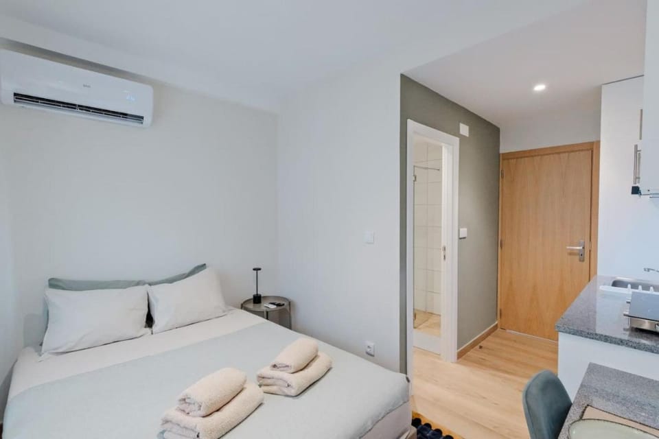 Lovely studio fully equipped near subway N4 Apartment in Lisbon
