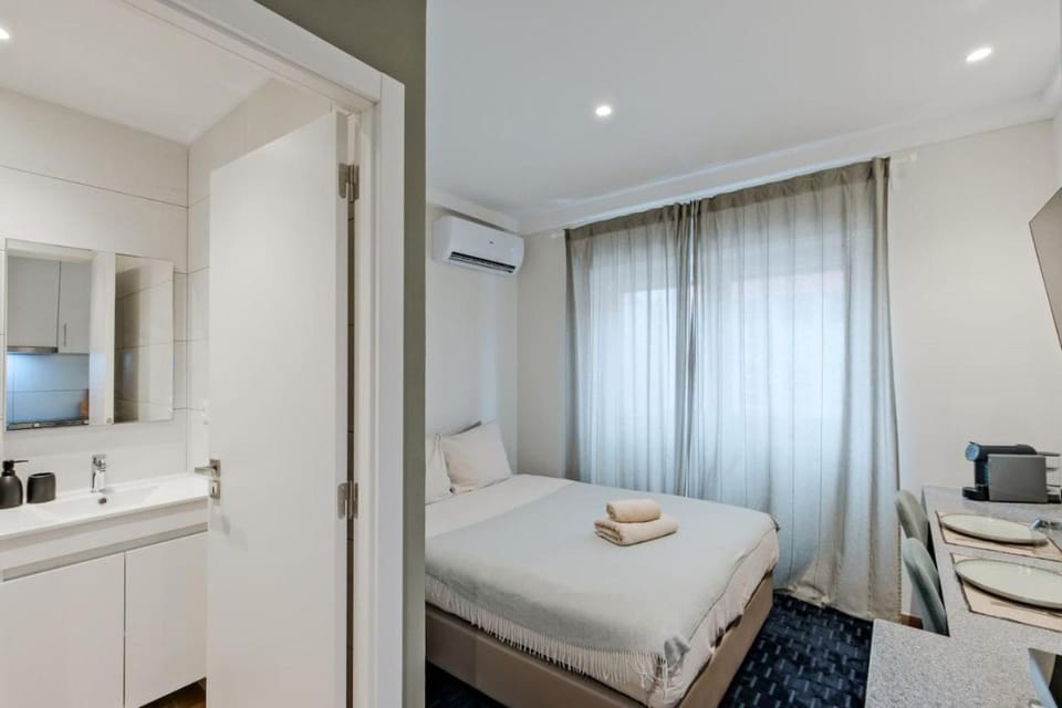 Lovely studio fully equipped near subway N5 Apartment in Lisbon