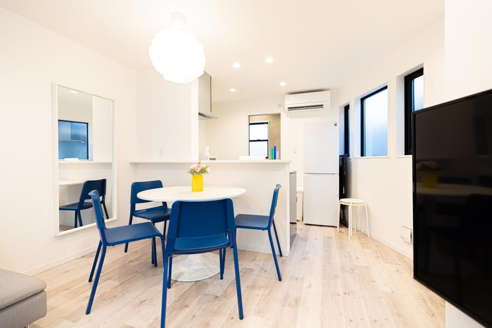 TV and multimedia, Living room, Dining area, air conditioner