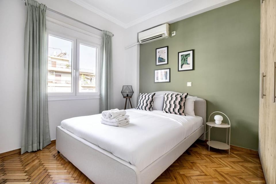 Bed, Photo of the whole room, Bedroom, air conditioner