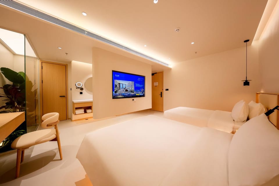 Bed, TV and multimedia, Living room, Photo of the whole room, Bedroom