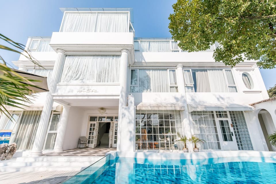 Property building, Swimming pool