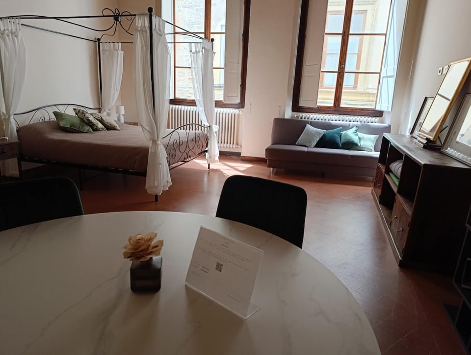 Bed, Photo of the whole room, Seating area, Bedroom