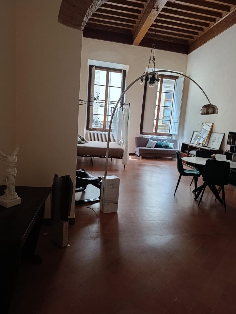 Bed, Photo of the whole room, Seating area, Bedroom
