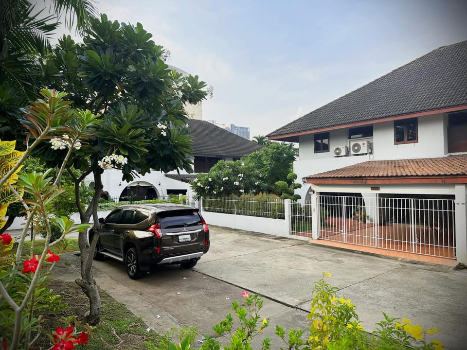 Property building, Garden, Garden view, Parking