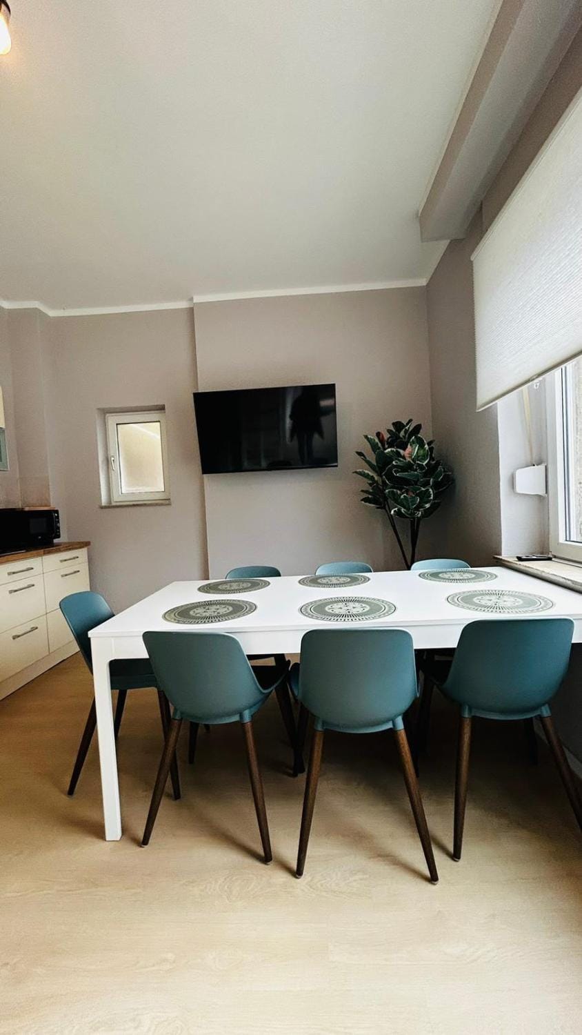 TV and multimedia, Living room, Dining area