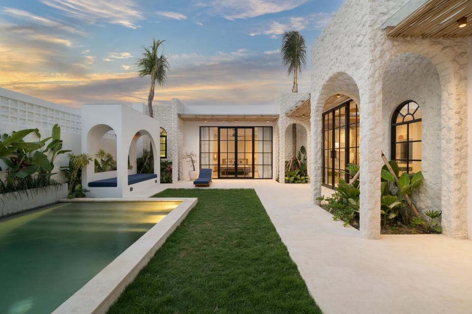 Property building, Garden view, Pool view, Swimming pool, sunbed
