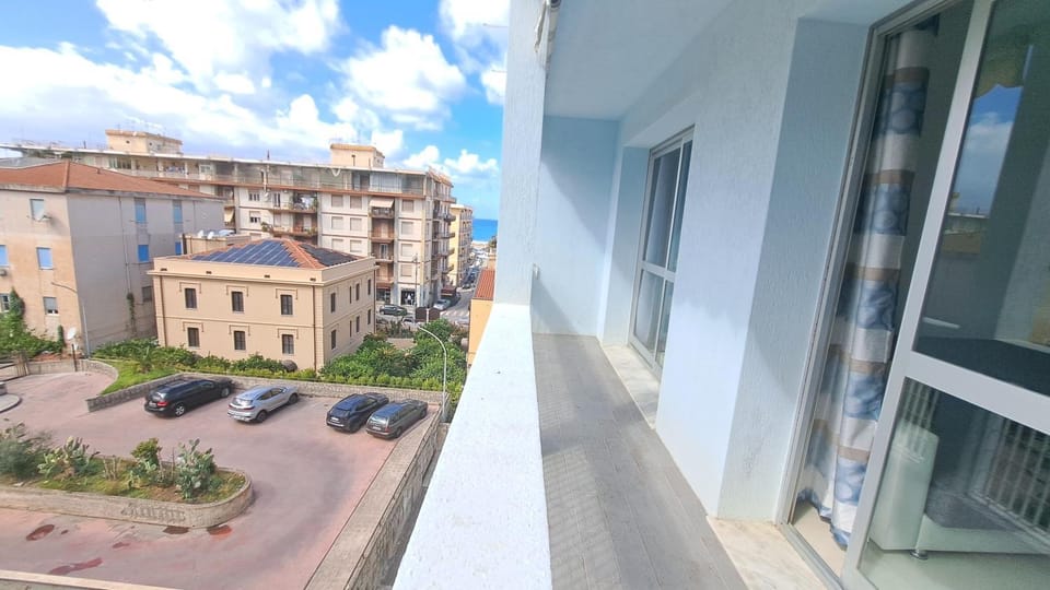 City view, Street view