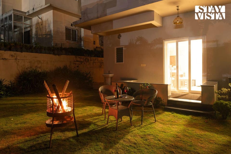 Garden, fireplace