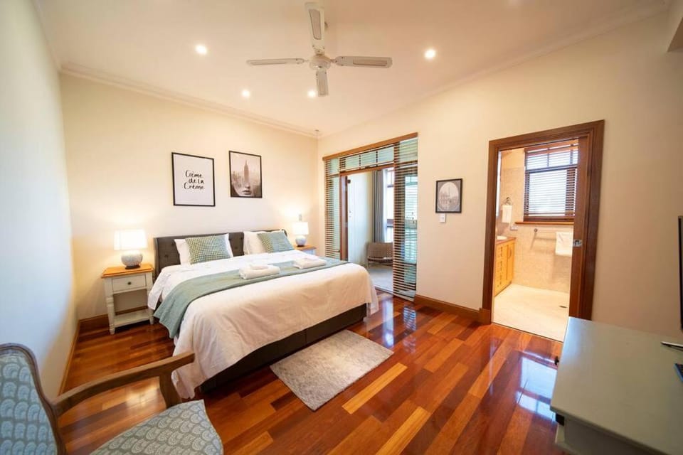 Cozy holiday home 5 mins walk to beach in Glenelg House in Adelaide