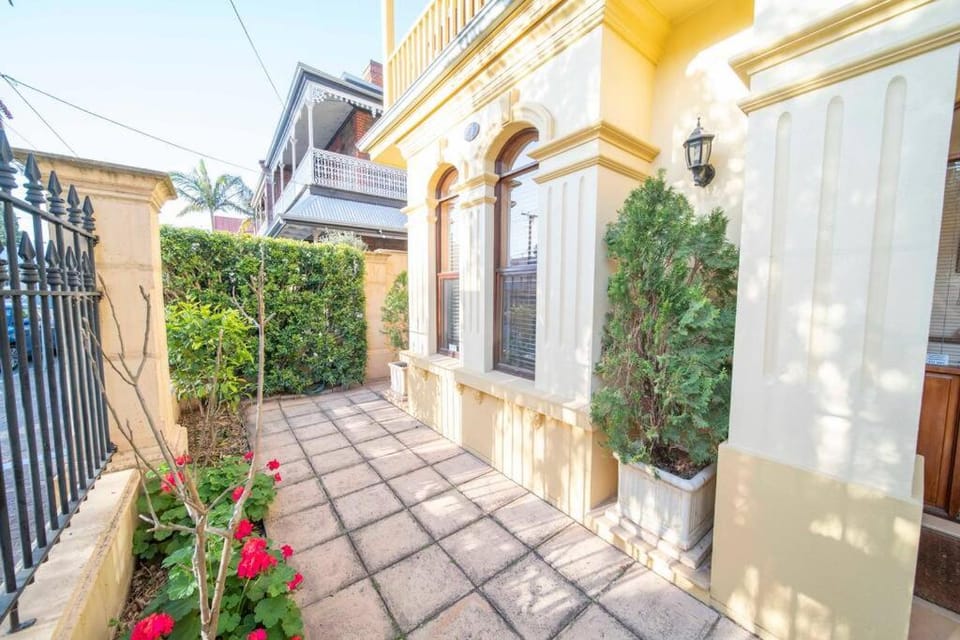 Cozy holiday home 5 mins walk to beach in Glenelg House in Adelaide