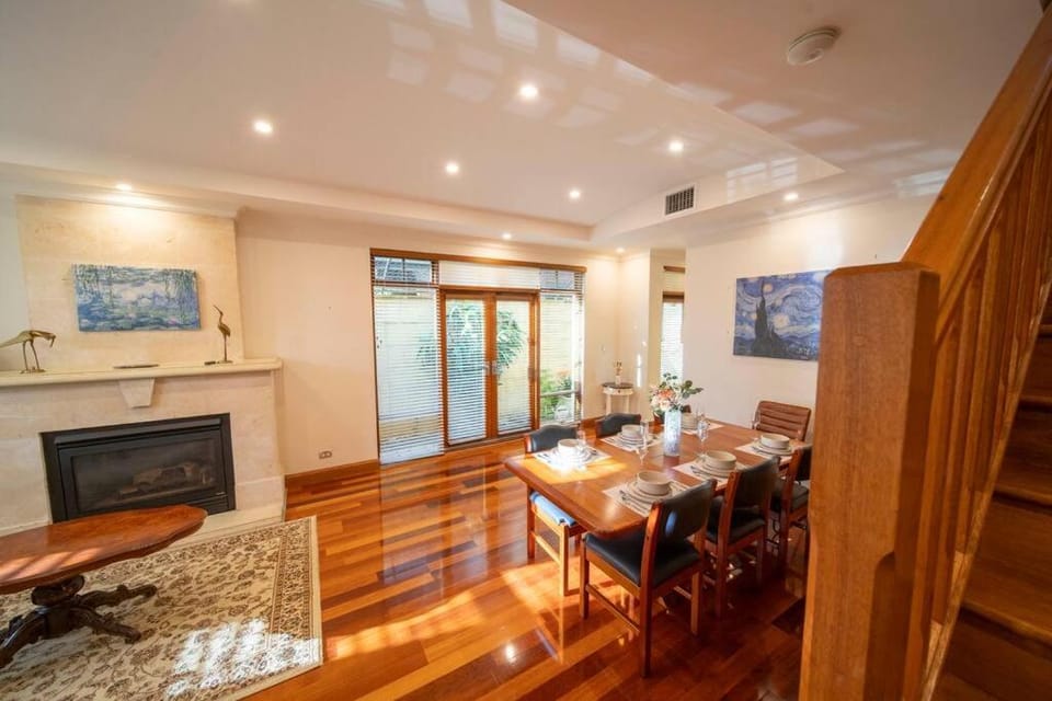 Cozy holiday home 5 mins walk to beach in Glenelg House in Adelaide
