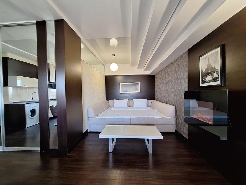 Bed, TV and multimedia, Photo of the whole room, Bedroom, air conditioner