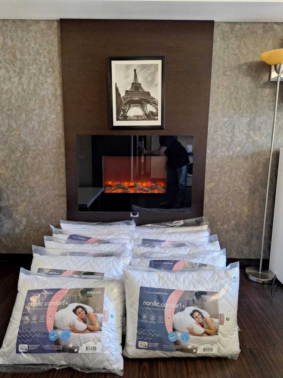 Bed, Photo of the whole room, Bedroom, fireplace, fireplace