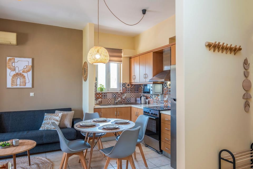 Kitchen or kitchenette, Seating area