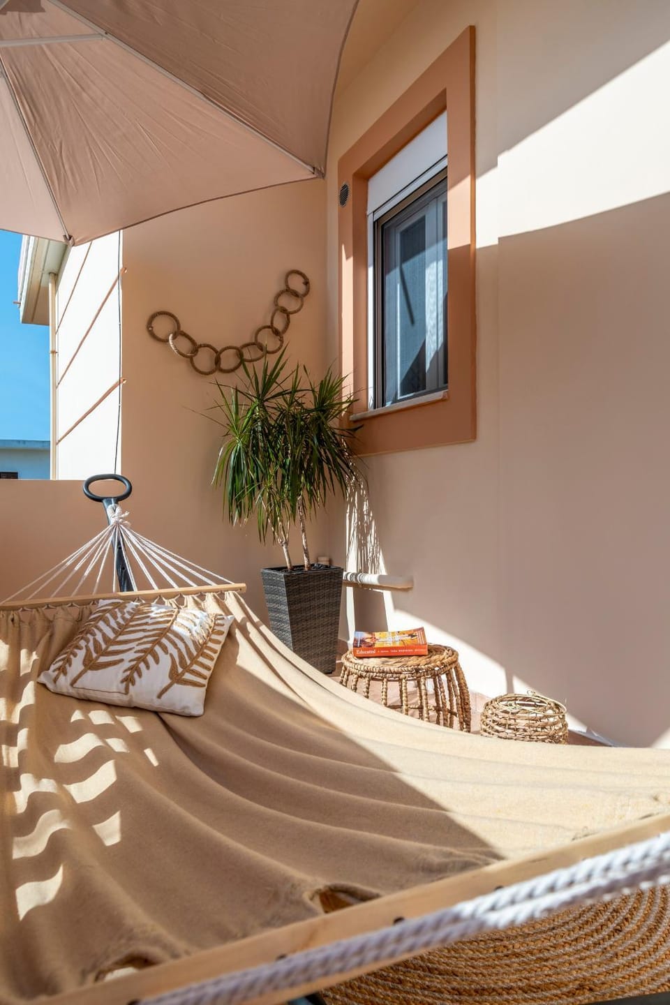 Balcony/Terrace, sunbed