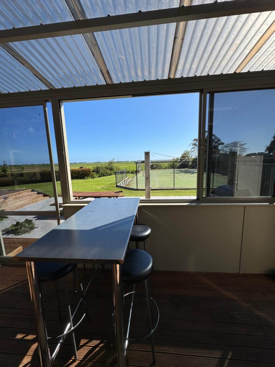 Spacious 2-Bedroom Guest House - Easy Access, Near Pukehina Beach House in Bay Of Plenty