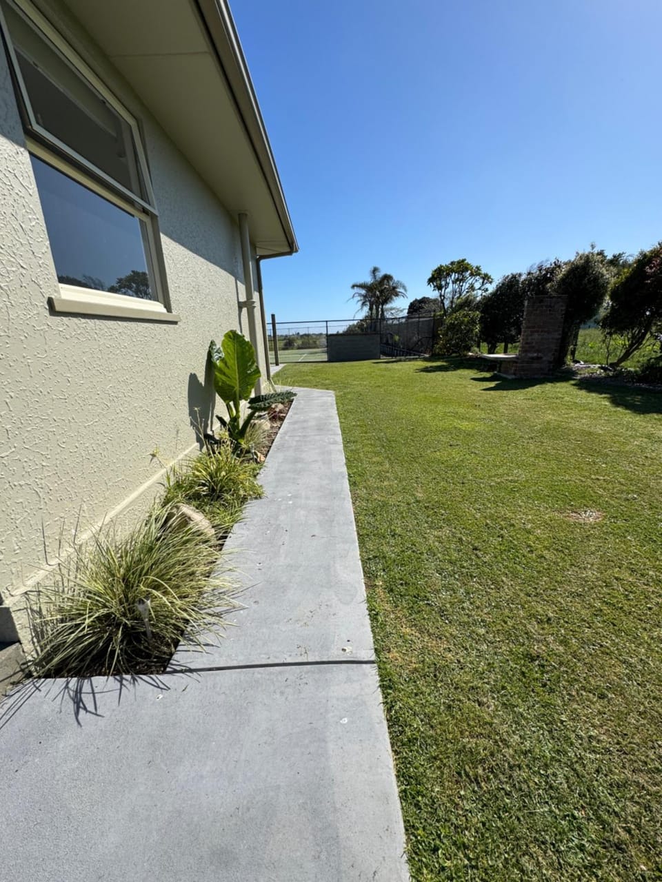 Spacious 2-Bedroom Guest House - Easy Access, Near Pukehina Beach House in Bay Of Plenty
