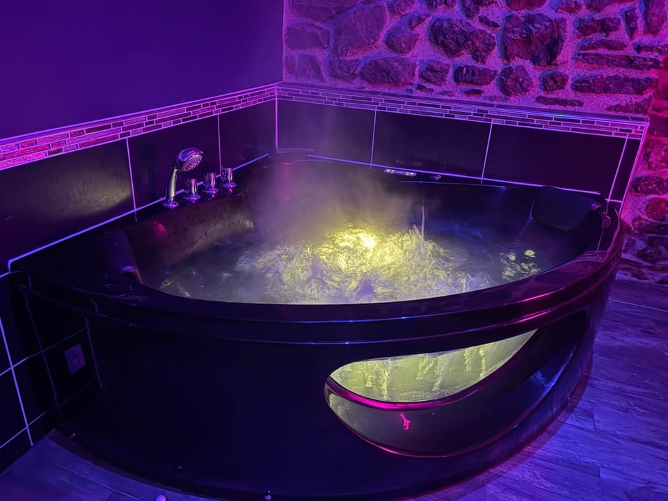 Hot Tub, Spa and wellness centre/facilities