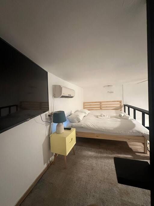2 Carmel Market studio Apartment in Tel Aviv-Yafo