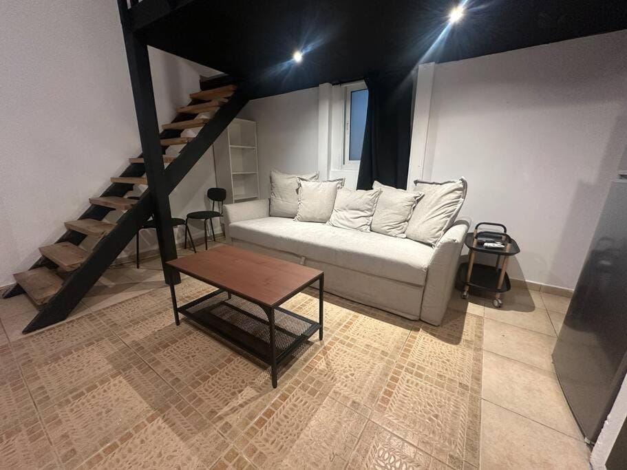 2 Carmel Market studio Apartment in Tel Aviv-Yafo