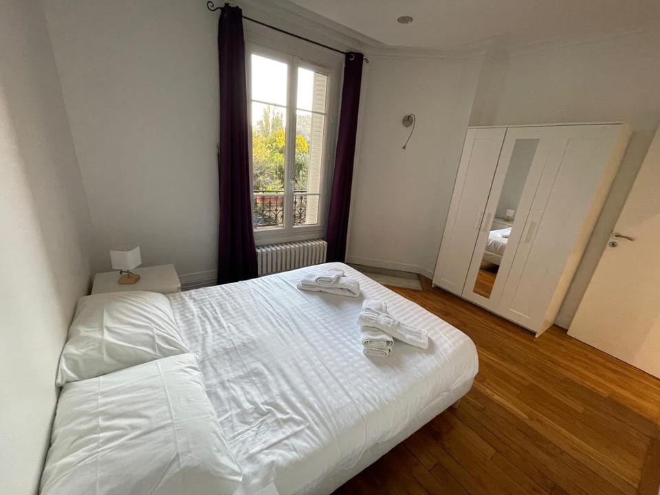 Bed, Photo of the whole room, Bedroom, towels, wardrobe