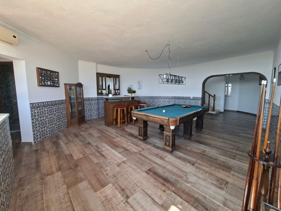 Billiard, Game Room