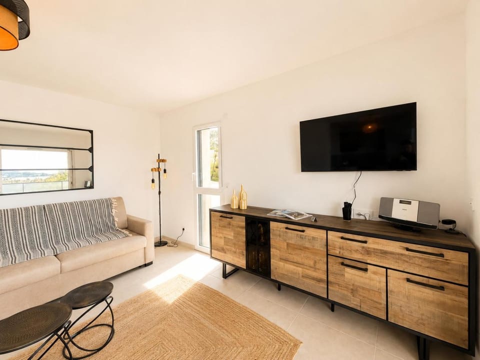Appartement T2 avec vue mer et citadelle Apartment in Calvi